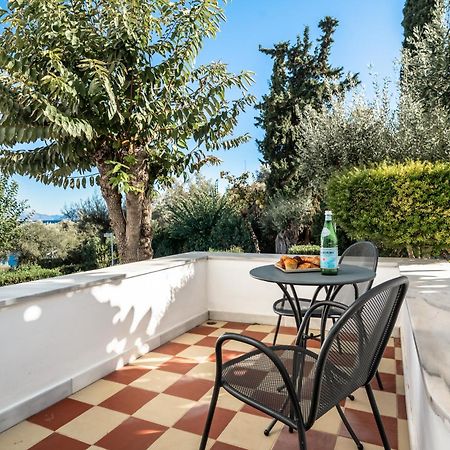 Porto Galini Seaside Resort & Spa ニキアナ エクステリア 写真 A balcony in Greece