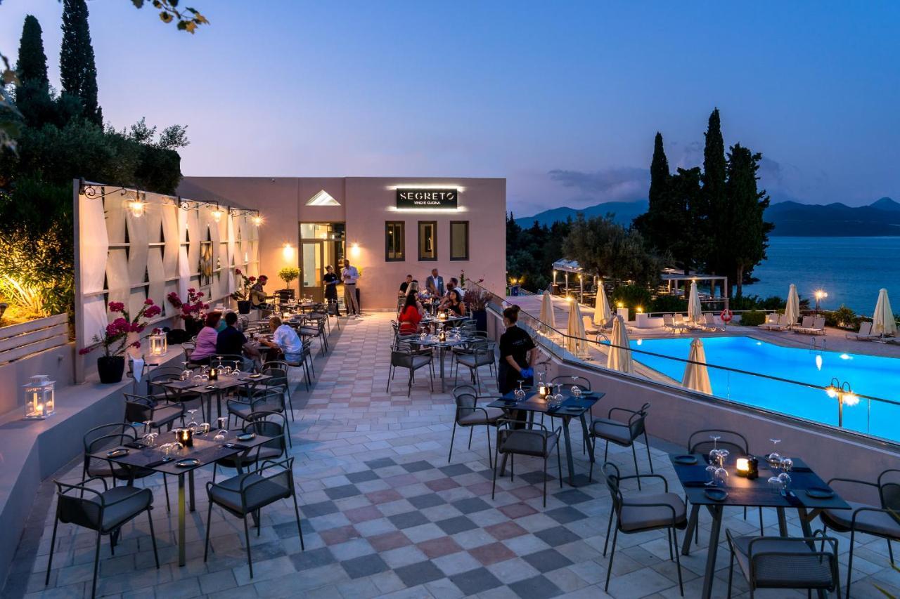 Porto Galini Seaside Resort & Spa ニキアナ エクステリア 写真 The pool at the hotel