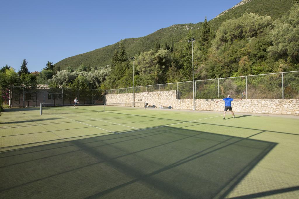 Porto Galini Seaside Resort & Spa ニキアナ エクステリア 写真 Tennis courts at the resort