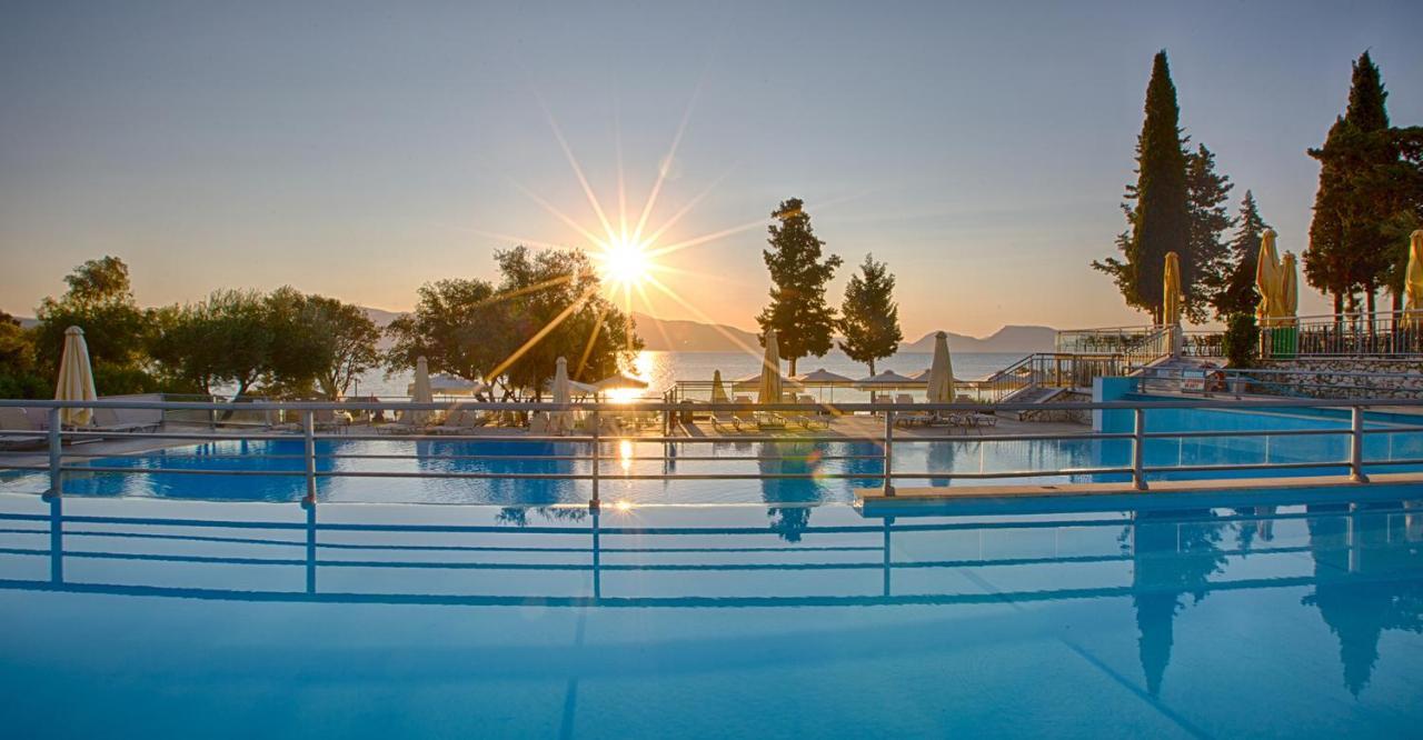 Porto Galini Seaside Resort & Spa ニキアナ エクステリア 写真 Sunset at the pool